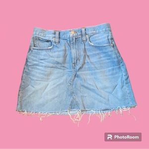 Madewell denim skirt
Size 29